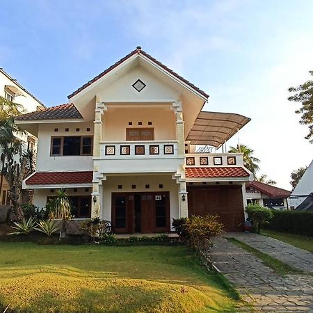 Villa Ohana Batu Exterior photo